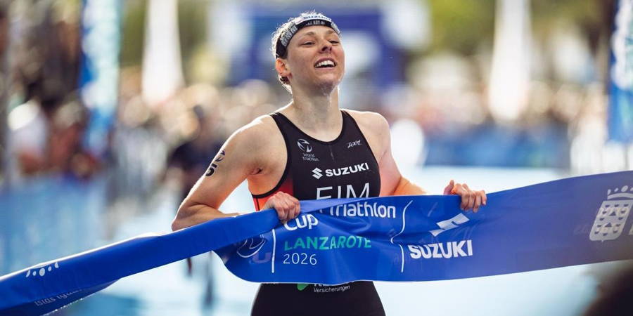 Nina siegt beim 1. World Cup Rennen. Laura wird Dritte.