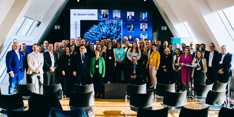 PPTs im geschlossenen Mitgliederbereich > Abteilung Gesamttreffen unter: Dokumente jetzt verfügbar