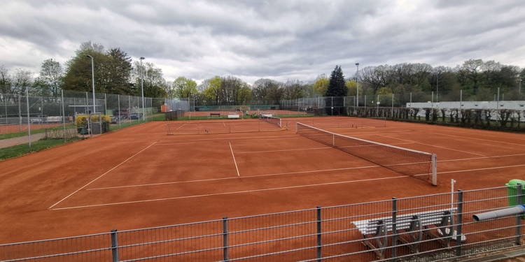 Tennisplätze sind geöffnet