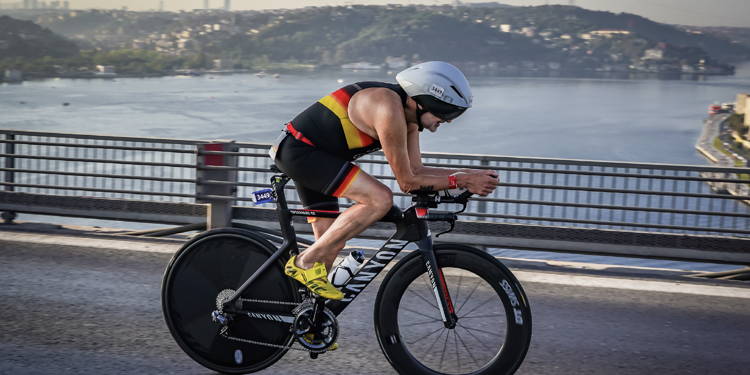 Bernd Stegmann gewinnt bei Triathlon-EM in Istanbul Silbermedaille über Sprintdistanz